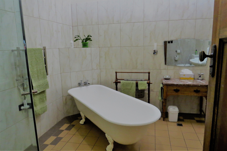 Bathroom 3, McCloud House, Adelaide