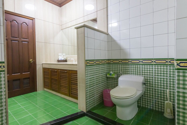 Bathroom 4, Yi Home, Tainan