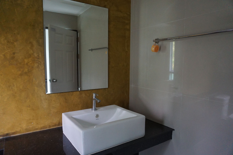 Bathroom 5, Rommai Plai Tawan Trang, Muang Trang