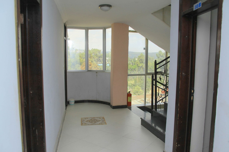 Others 5, Kagnew Pension, Addis Abeba