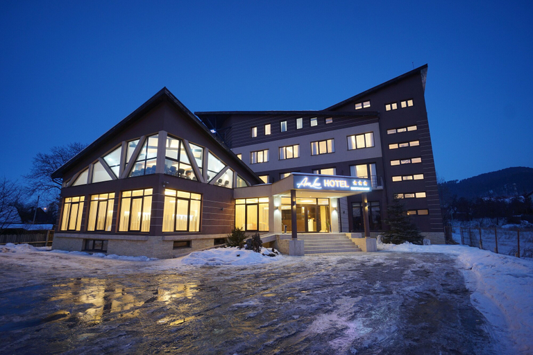 Exterior & Views