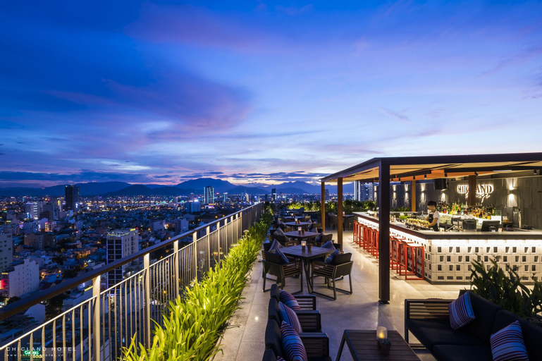Exterior & Views 28