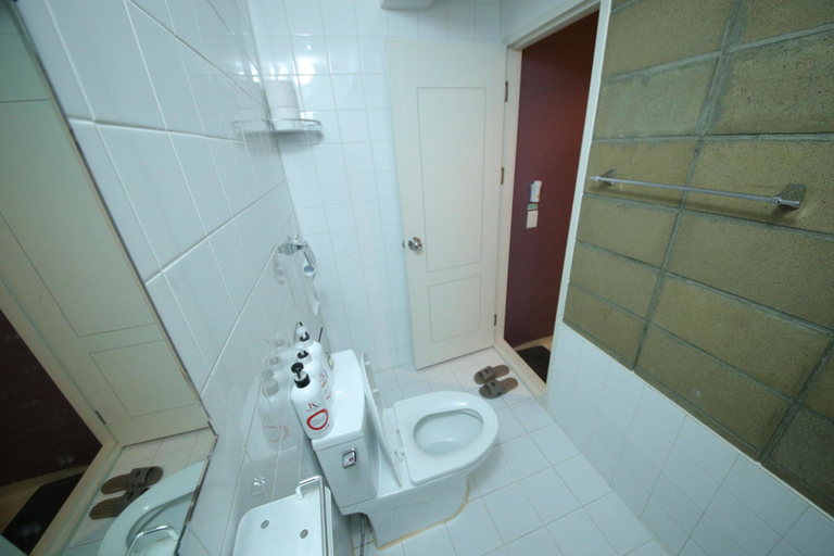Bathroom 5, Stitches House - Hostel, Mapo