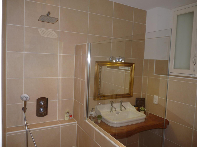 Bathroom 5, Le Point d'Orgue, Gironde