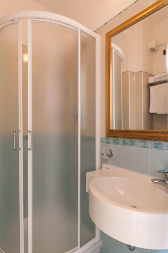 Bathroom 4, Hotel Teti, Rimini
