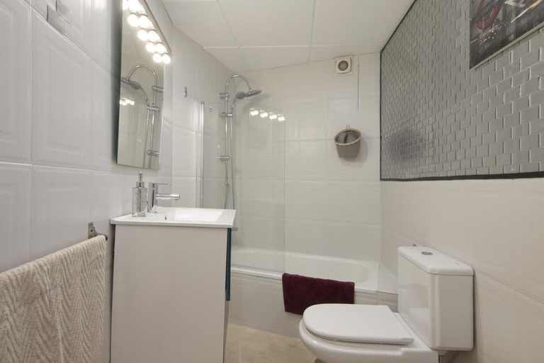 Bathroom, Tuanfitrion Apartment Ayuntamiento, Granada
