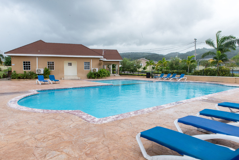 Sport & Beauty 4, Ocho Rios Beach House at Dax Hall