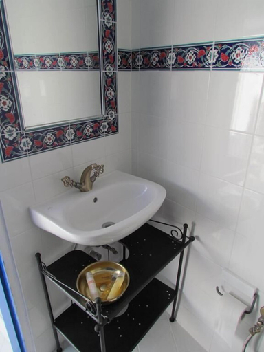 Bathroom 5, CasaLindos Theatro, South Aegean