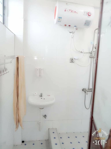 Bathroom 3, JLW Hostel, Akwapim South