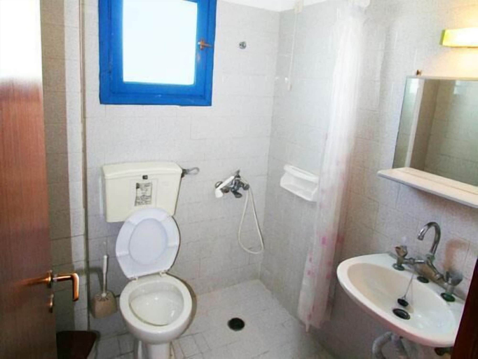 Bathroom 5, Hotel Handakas, Crete