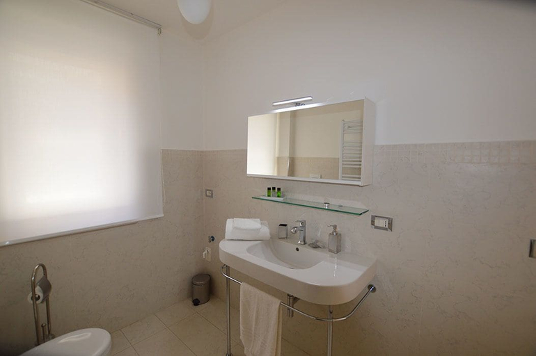 Bathroom 5, Le Residenze di Via Lo Re, Foggia