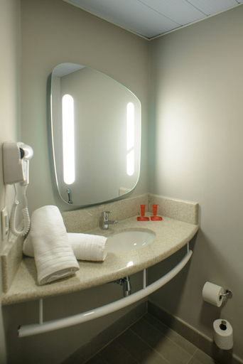 Bathroom, ibis Itatiba, Itatiba