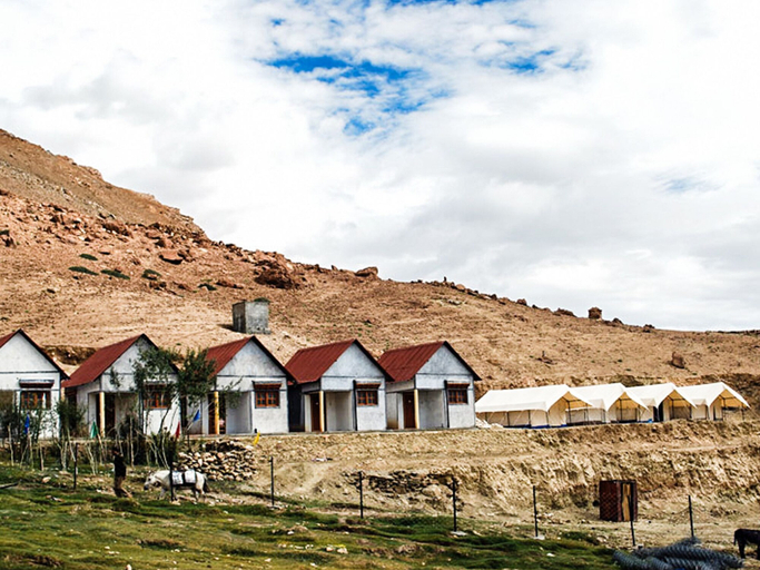 Exterior & Views