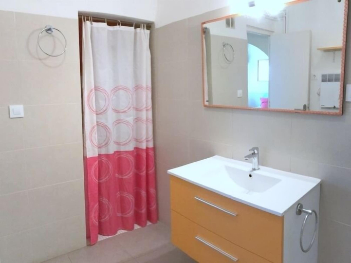Bathroom 3, Casa Tarragona 90, Girona