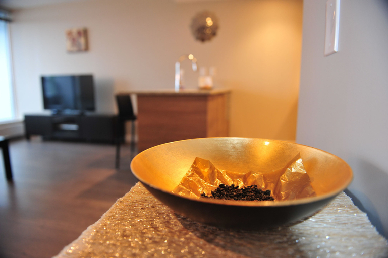 Food & Drinks 4, Brand New 1bdr 1den Condo in Vancouver, Greater Vancouver