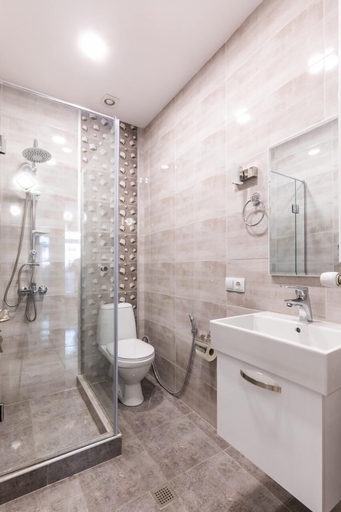 Bathroom 3, Apartment on Saakadze Square, Tbilisi