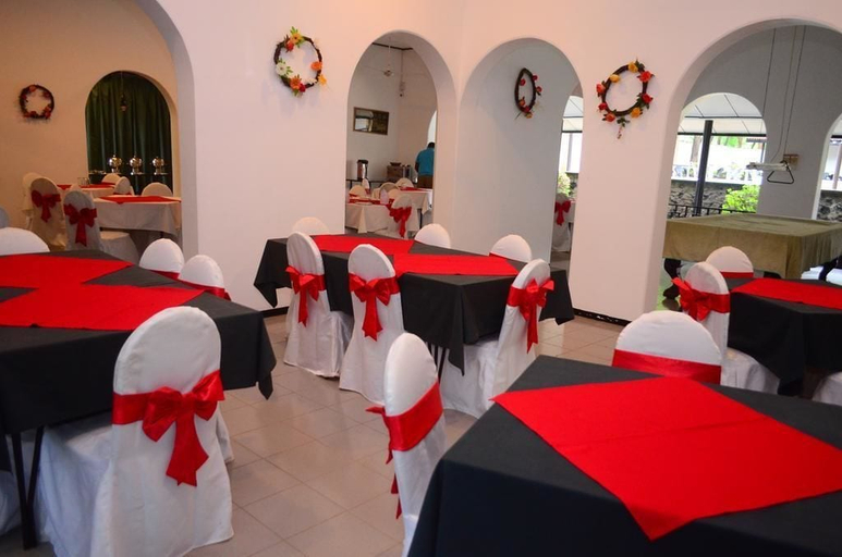 Food & Drinks 5, Jayasinghe Holiday Resort, Katharagama