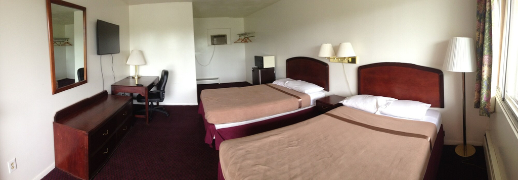 Bedroom 1, Budget Motel, Erie