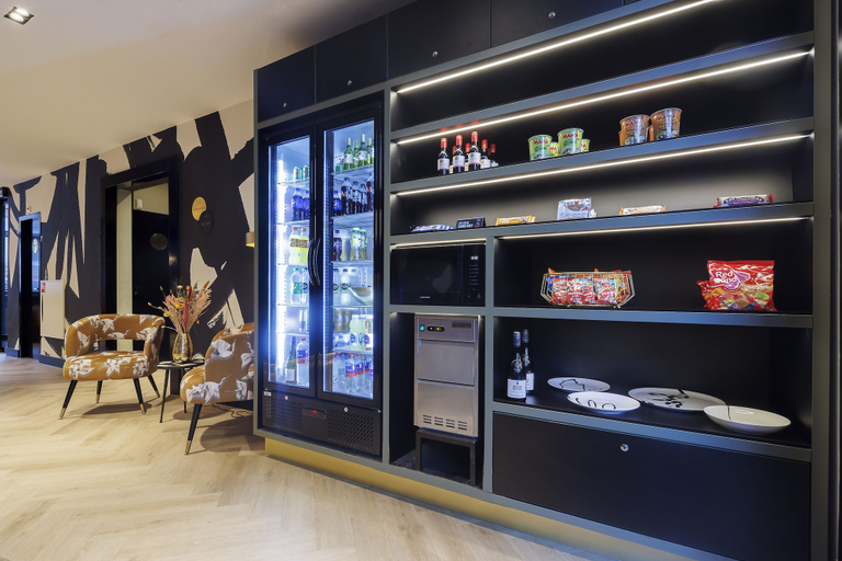 Food & Drinks 5, Huygens Place, Amsterdam