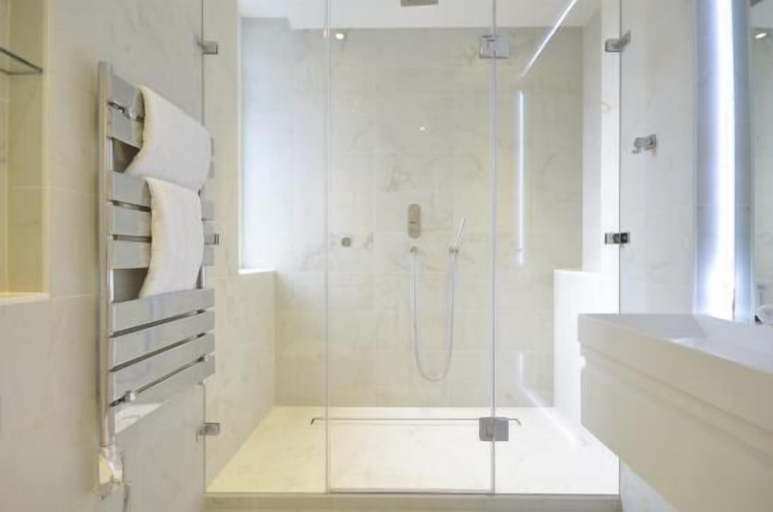 Bathroom 3, Covent Garden Apartments, London
