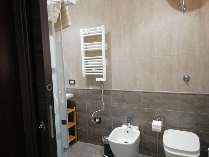 Bathroom 4, Bed and Breakfast Controtempo, Reggio Di Calabria