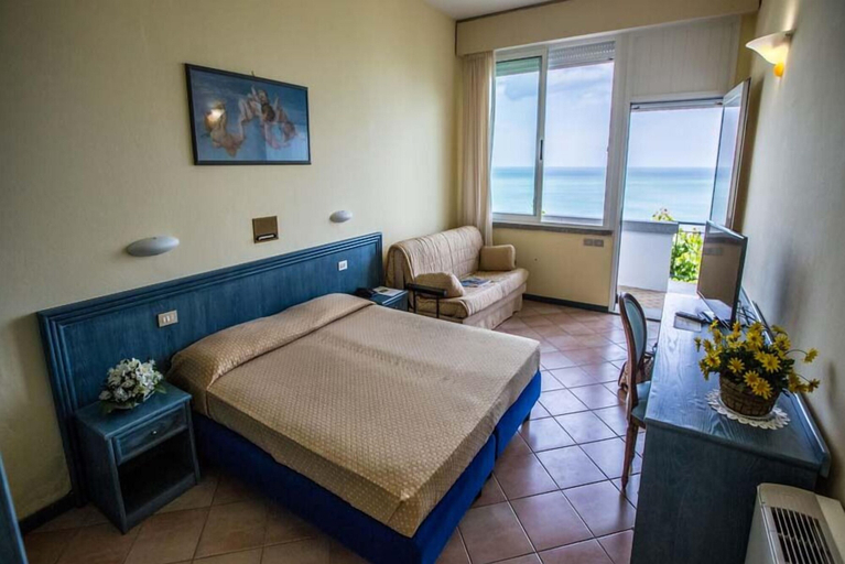 Bedroom 4, Hotel Capo Est, Pesaro E Urbino