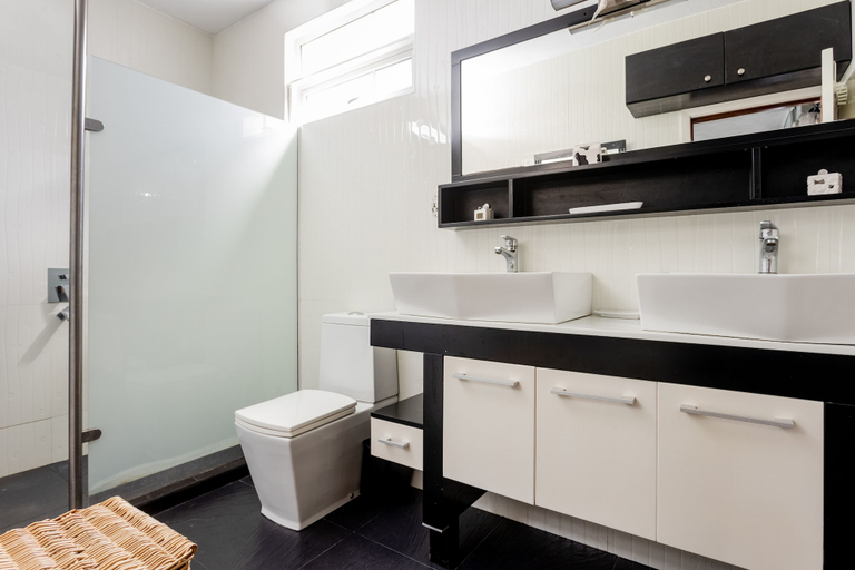 Bathroom 4, Villa with Heated Pool, Black River