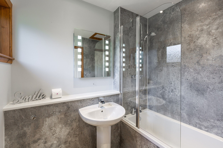 Bathroom, Birch 14 With Hot Tub, Newton Stewart, Dumfries and Galloway