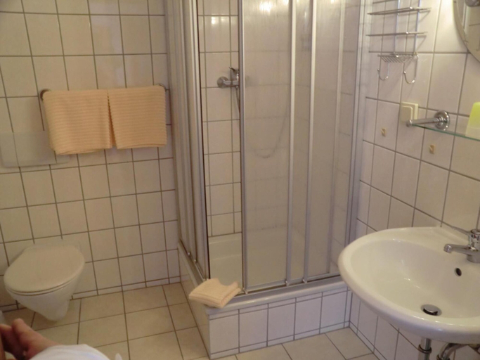 Bathroom 3, Hotel Zum Schneekopf, Ilm-Kreis