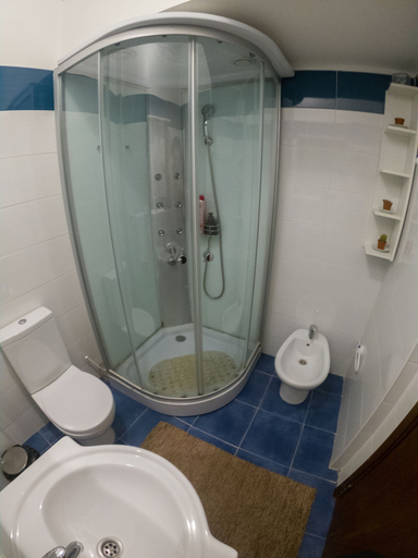 Bathroom 2, Bright Spacious Lisbon, Lisbon