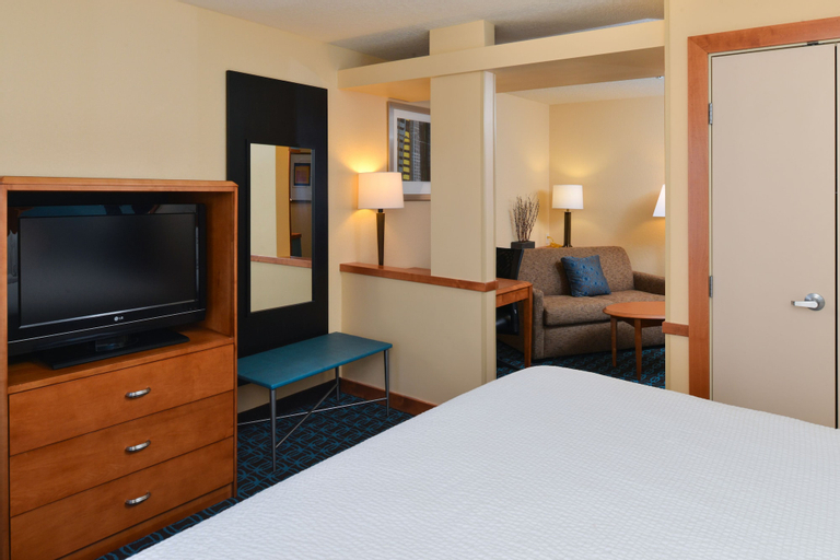 Bedroom 4, Fairfield Inn & Suites by Marriott Bloomington, McLean