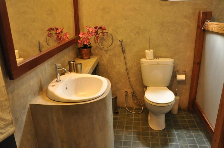 Bathroom 4, Bangalawa, Sri Jayawardanapura Kotte