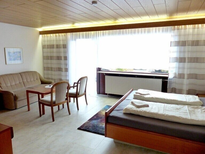 Bedroom 4, Hotel Garni Sebastian, Südliche Weinstraße