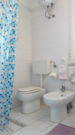 Bathroom 3, Villa Giulia, Lecce