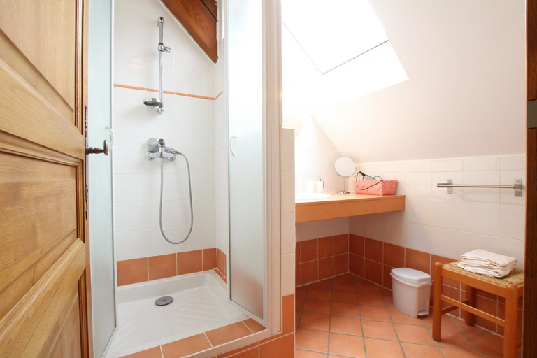 Bathroom 5, L'Espiatet, Pyrénées-Atlantiques