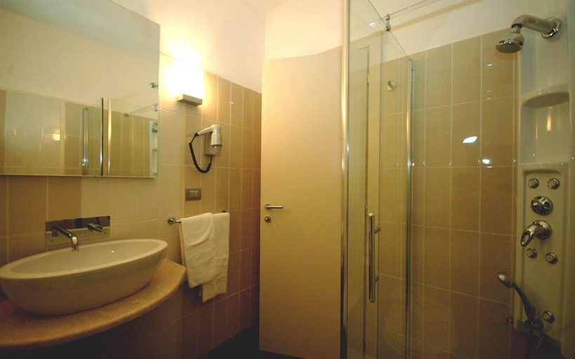 Bathroom 4, Hotel Langhe & Monferrato, Asti