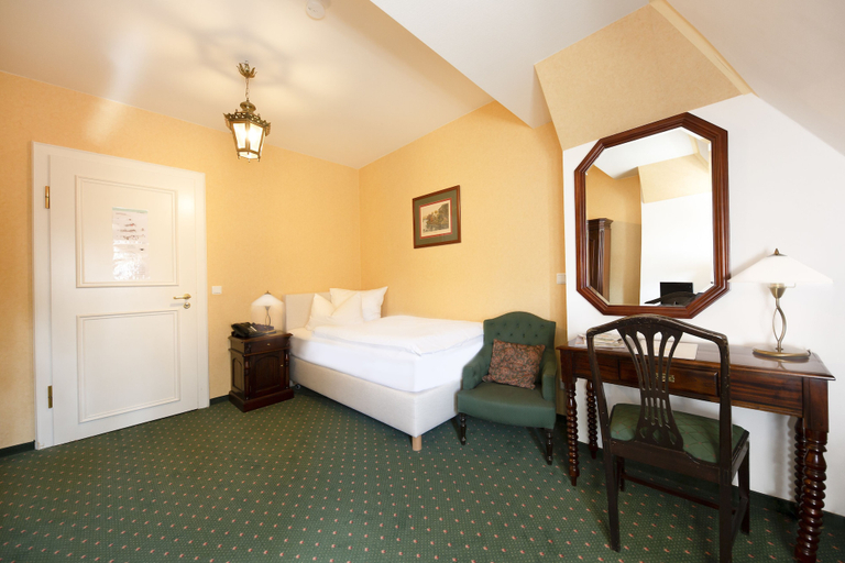 Bedroom 2, Schlosshotel Villa Westerberge, Salzlandkreis