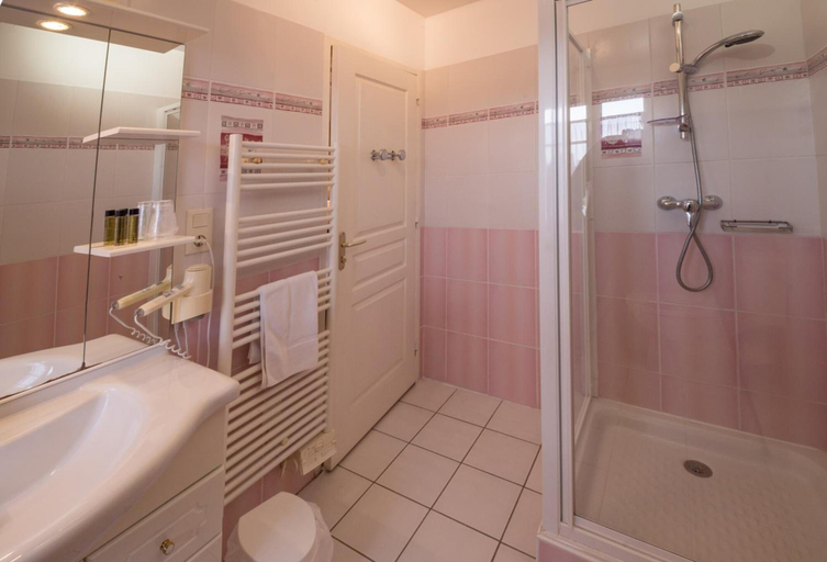 Bathroom 5, La Cle des Champs, Finistère