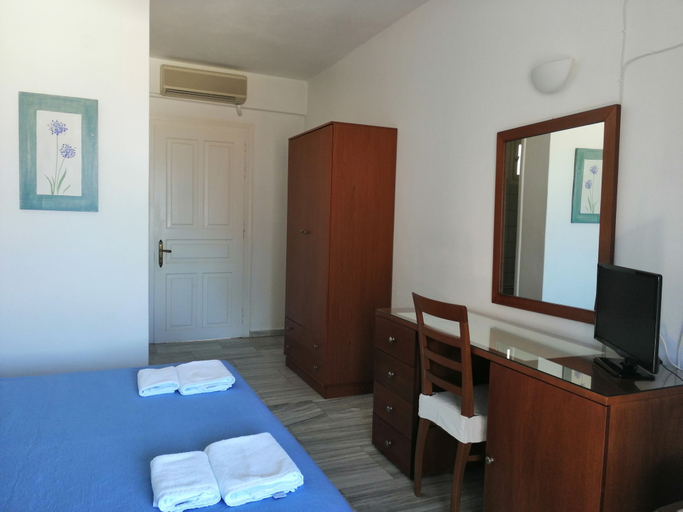 Bedroom 3, 7 Islands, Attica