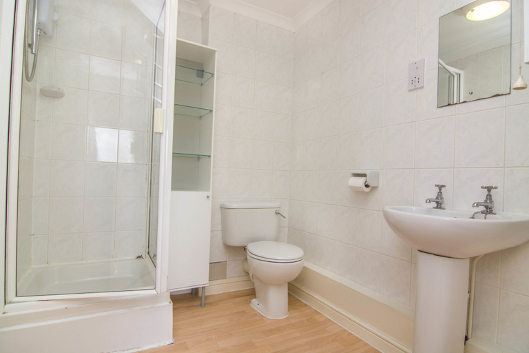 Bathroom 4, Apartment Wharf – Meridian Place, London