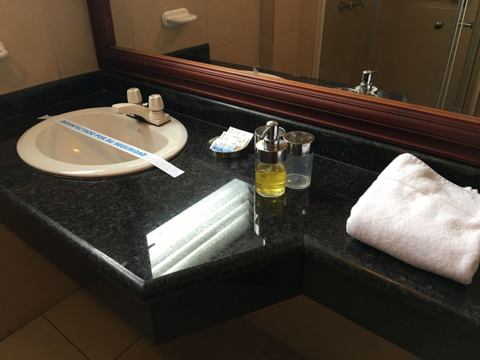 Bathroom 4, Hostal Mitad del Mundo, Quito