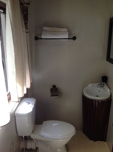 Bathroom 5, First City Lodge, Kalomo