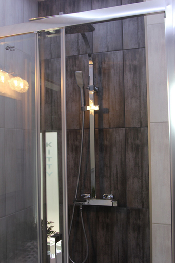 Bathroom 3, Kitty Downtown Apartman, Debrecen