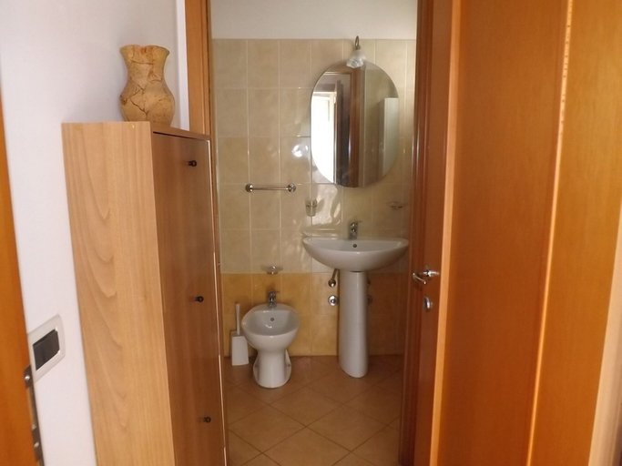 Bathroom 4, Appartamento sulla spiaggia con balcone, Rimini