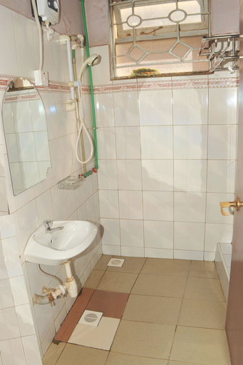 Bathroom 4, Scroll Inn Hotel, Kampala