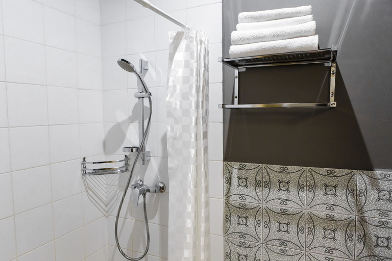 Bathroom 4, Brick Walls Hotel, Omskiy rayon