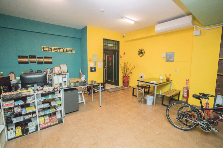 Food & Drinks 4, 1986 Travel Hall, Tainan
