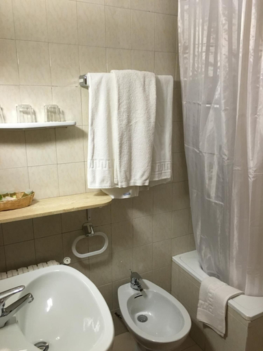 Bathroom 5, Hotel Casado, Pyrénées-Orientales