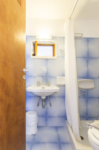 Bathroom 5, Margarita Studios, South Aegean