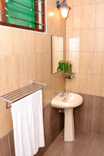 Bathroom 5, Kahama Hotel Mombasa, Kisauni